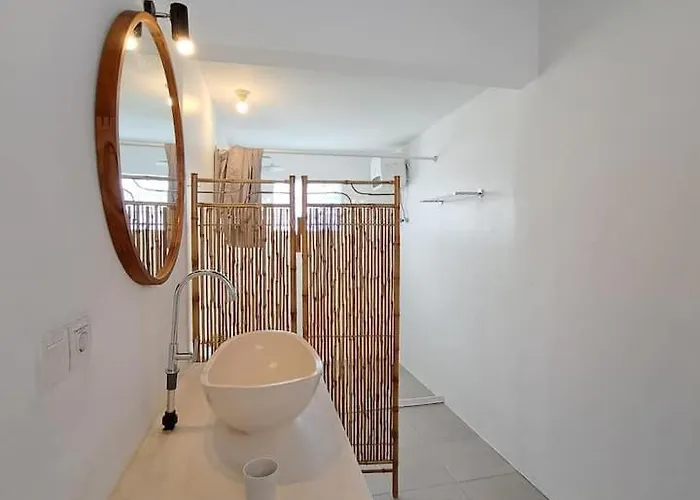 Relaxing Mezzanine 4 In Pererenan Bali, I Feel Good 4 チャングー