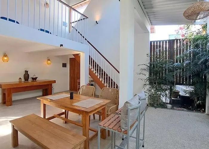 Relaxing Mezzanine 4 In Pererenan Bali, I Feel Good 4 チャングー